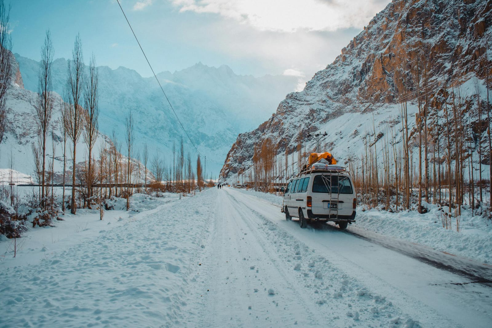Snowy Shimla Manali Getaway Group Tour - family tour